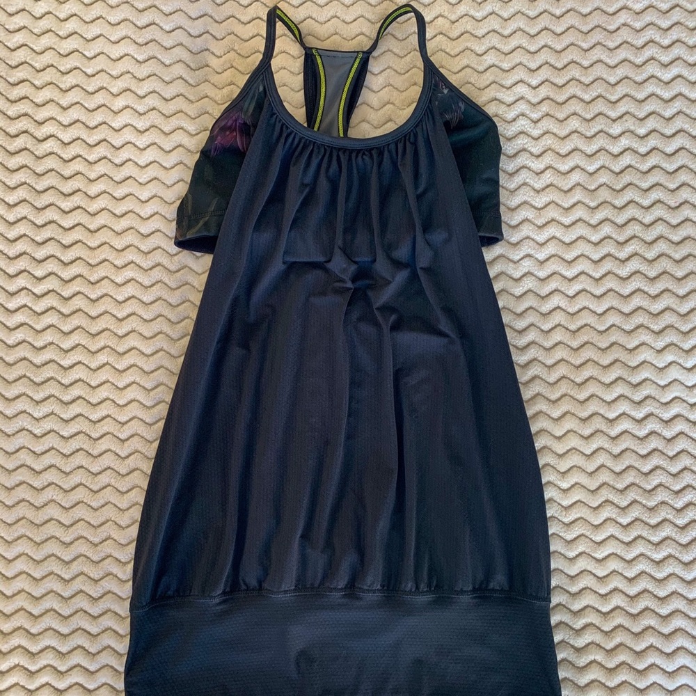 Lululemon Tank w Racer Back Bra Sz 4
